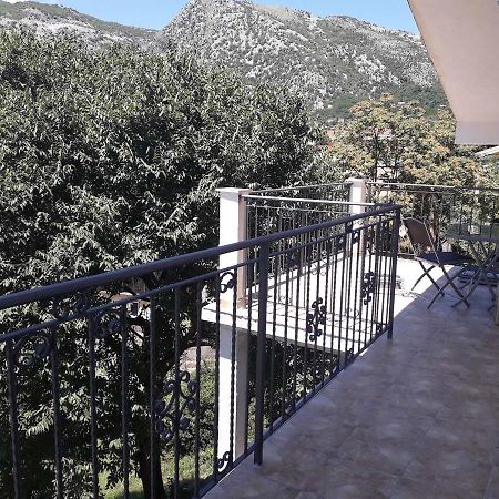 Apartmani Viza Рисан Экстерьер фото