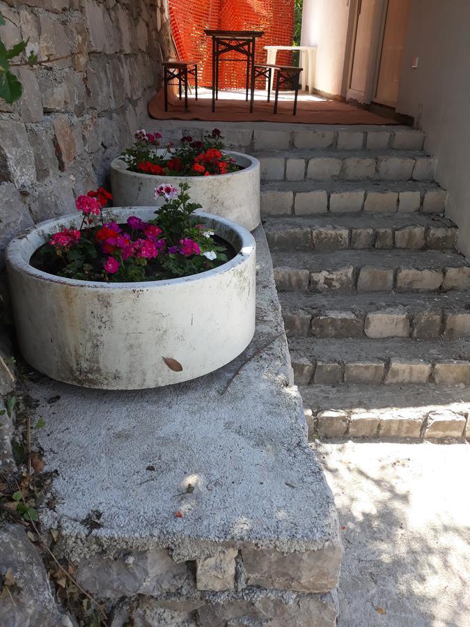 Apartmani Viza Рисан Экстерьер фото